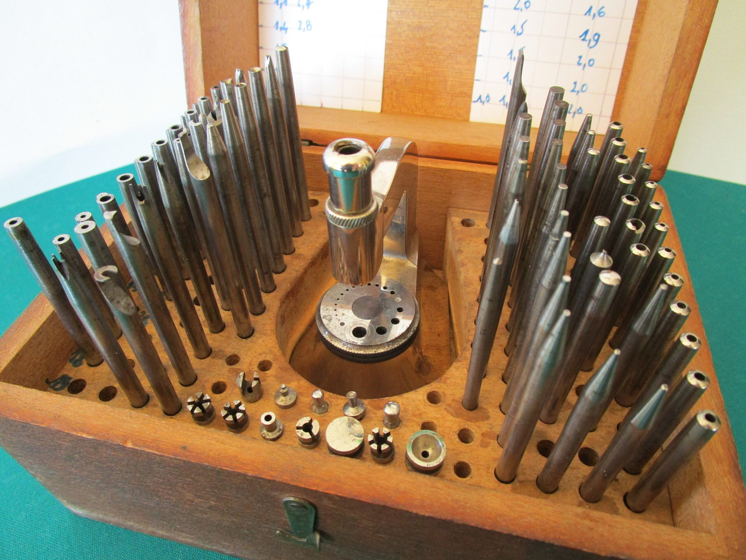 ATELIER 11