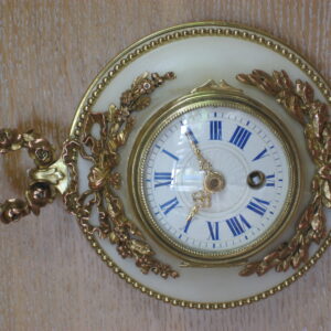Montre médaillon   » dite  d’alcôve »