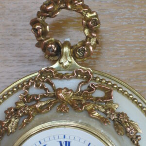 Montre médaillon   » dite  d’alcôve »